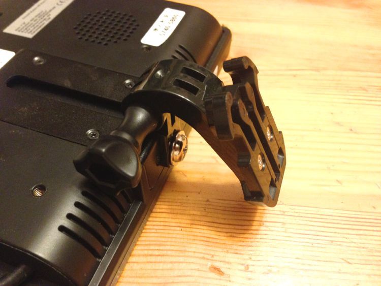 Using GoPro mount to attach FPV screen